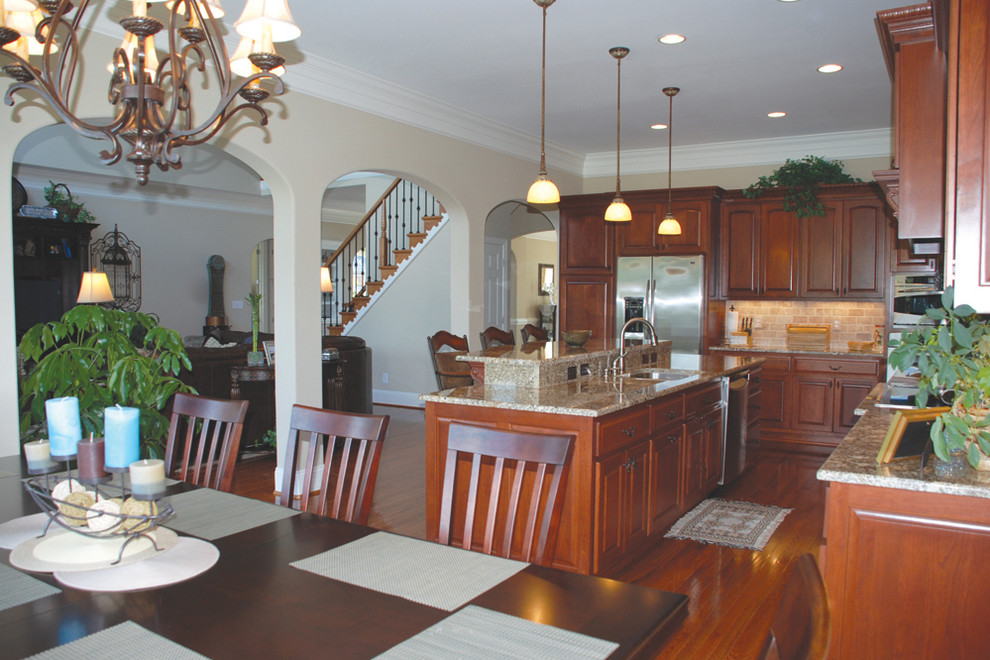 Inspiration for a transitional kitchen remodel in Richmond