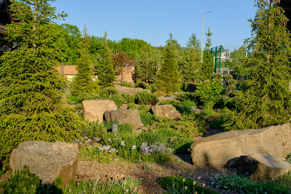 Камни в саду