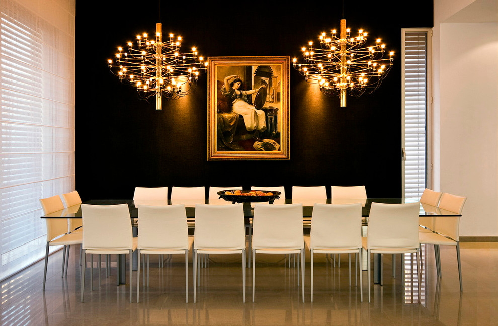 Inspiration for a modern dining room in Tel Aviv with black walls.