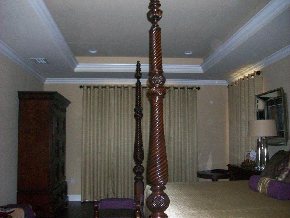 Home design - transitional home design idea in Miami
