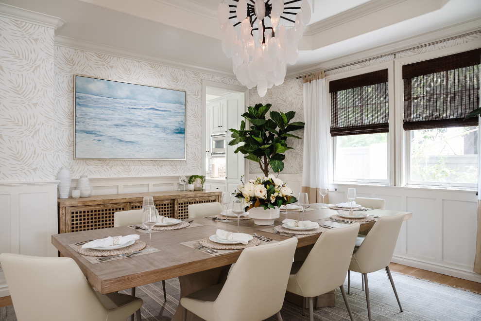 This is an example of a beach style dining room in Los Angeles.