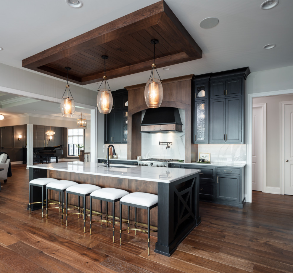 Kitchen - transitional kitchen idea in Cincinnati