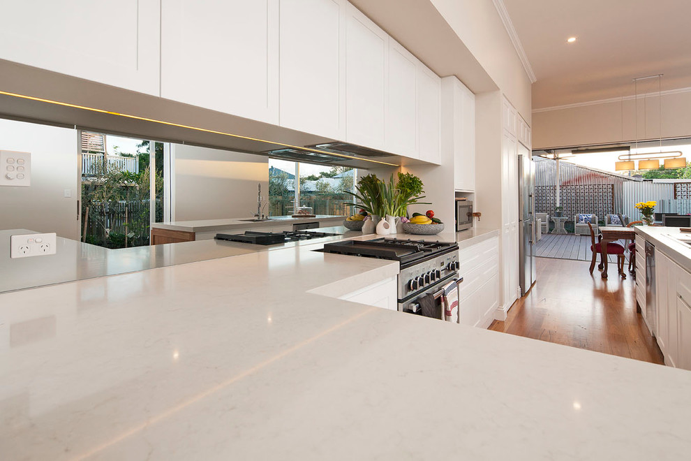 Inspiration for a contemporary kitchen pantry in Brisbane.