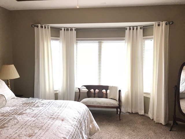 Example of a transitional home design design in Omaha
