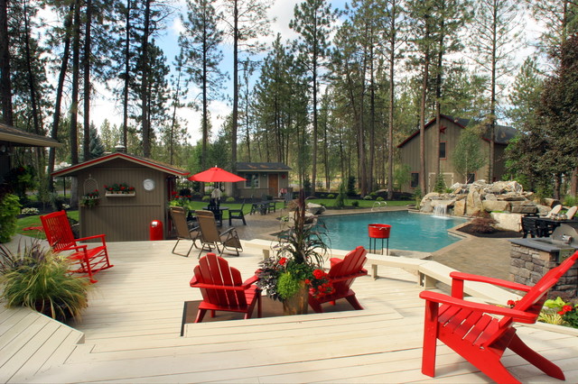 North Spokane Backyard clasico-terraza-y-balcon