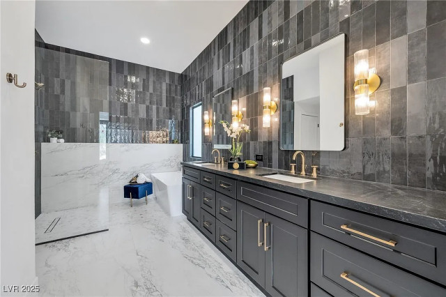 canyon gate bathroom