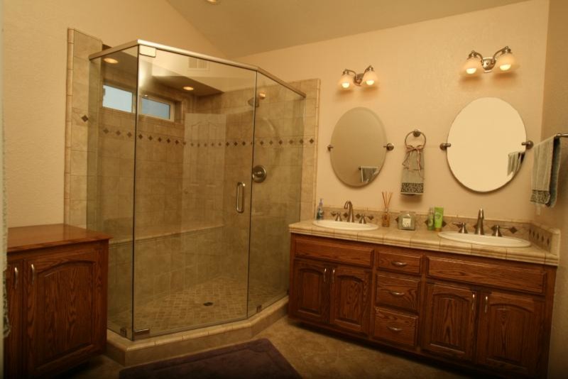BATHROOM REMOLDING