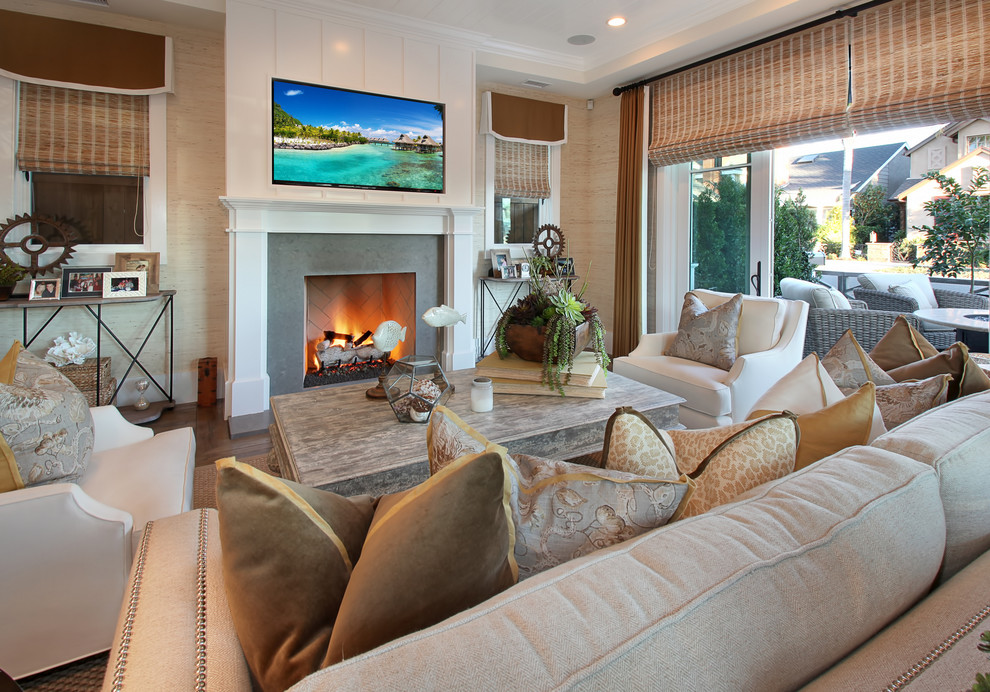 Design ideas for a traditional living room in Orange County.