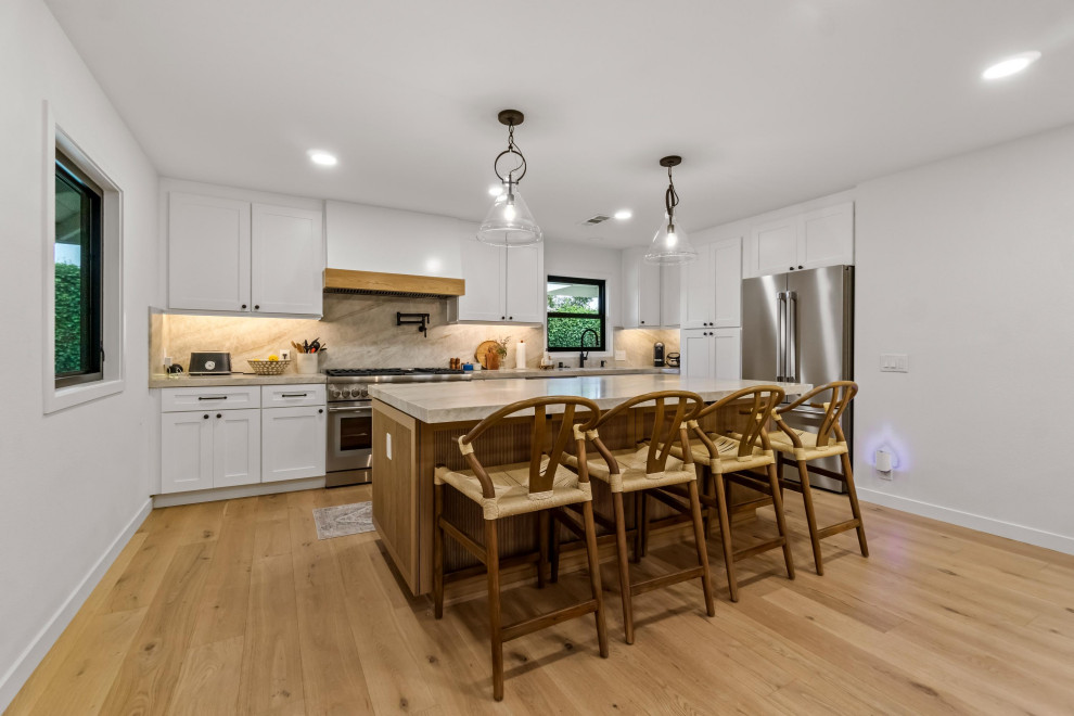 Kitchen - kitchen idea in Orange County