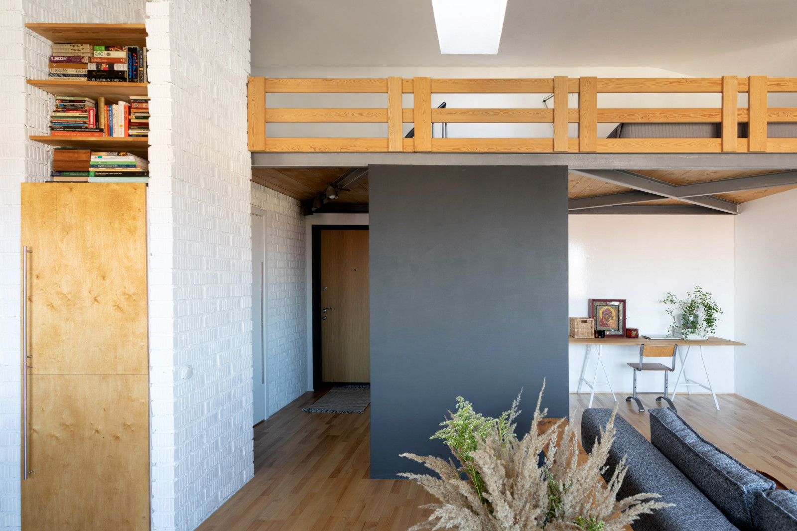 Contemporary loft - 2 level studio