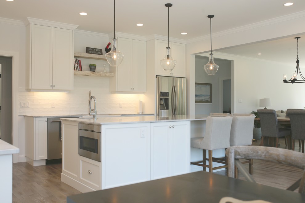 Kitchen - transitional kitchen idea