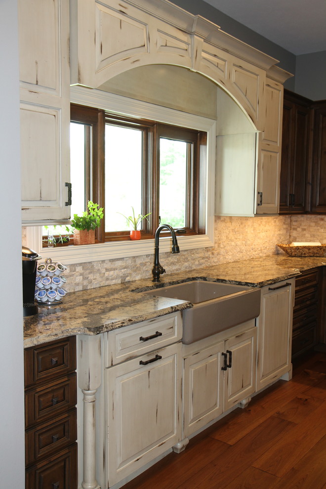 Kitchen - transitional kitchen idea in Indianapolis