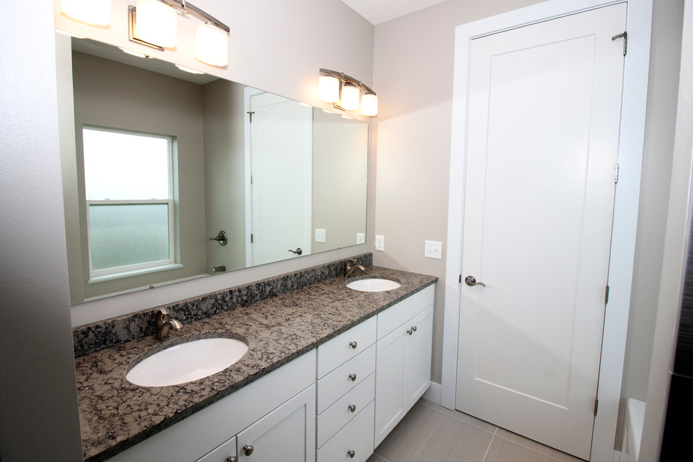 Transitional home design photo in Cedar Rapids