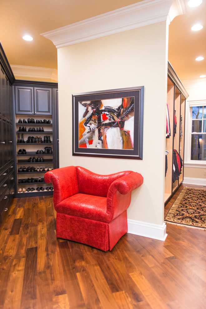 Example of a transitional home design design in Wilmington