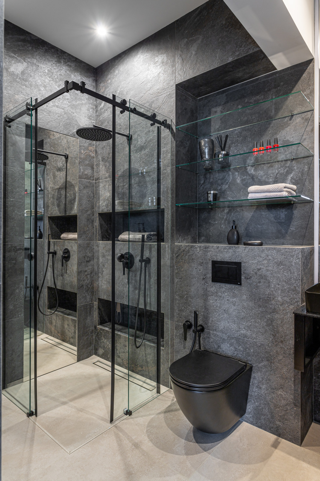 Душевая комната в Клубном доме «Sinatra»