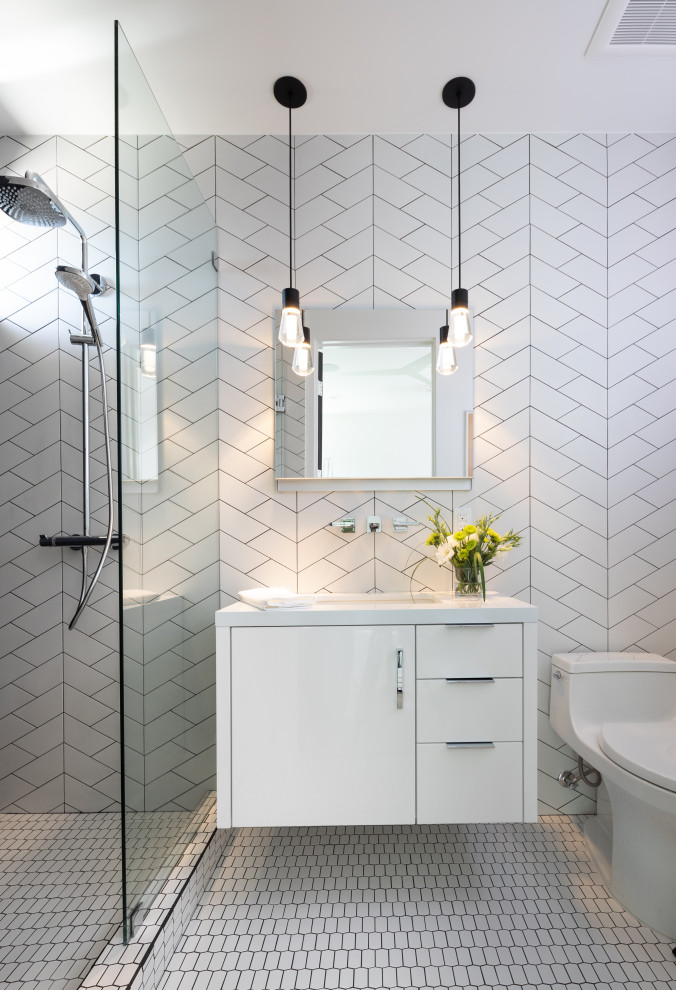 Photo of a mid-sized contemporary 3/4 bathroom in Orange County with flat-panel cabinets, white cabinets, a one-piece toilet, white tile, ceramic tile, porcelain floors, an undermount sink, engineered quartz benchtops, white floor, white benchtops, an alcove shower and an open shower.