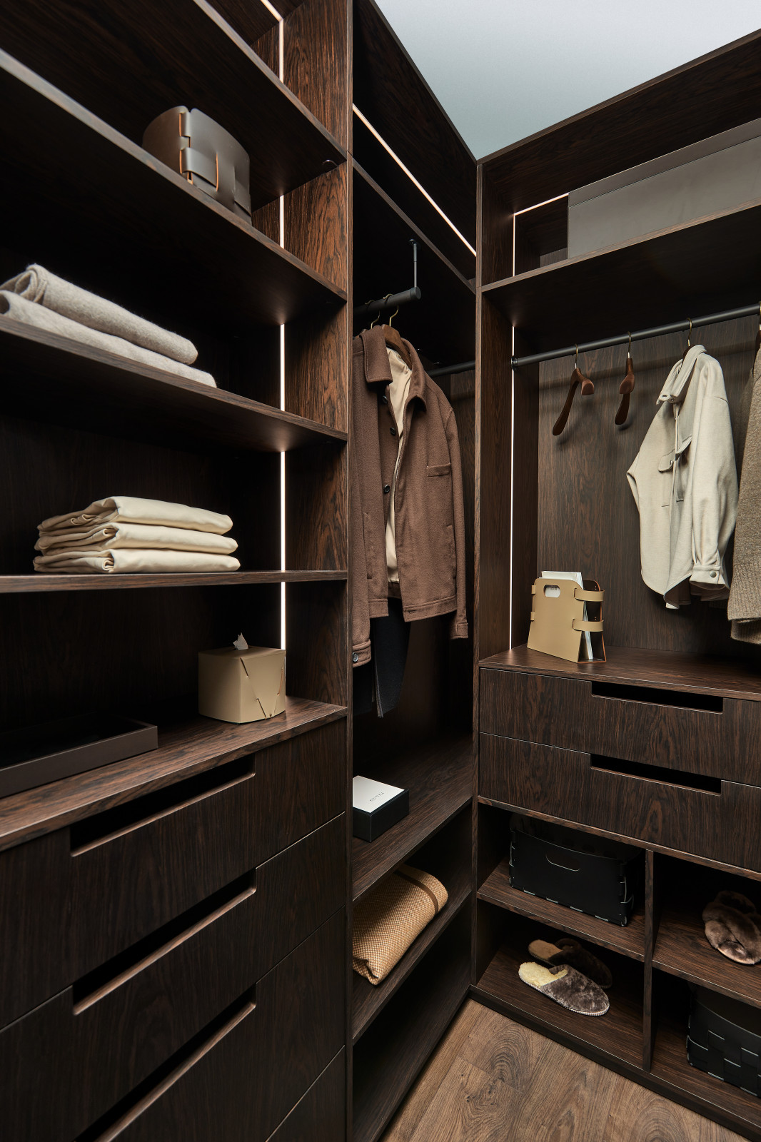 Индивидуальный проект мебели для гардеробной