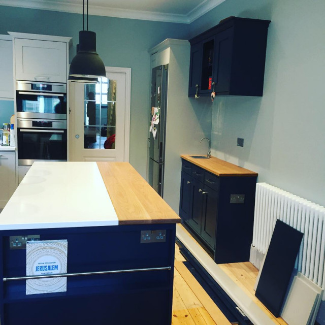 Kitchen installation traditional-kitchen