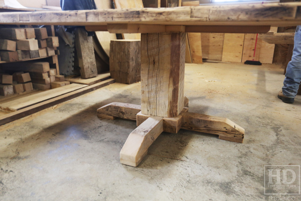 Inspiration for a rustic home design remodel in Toronto