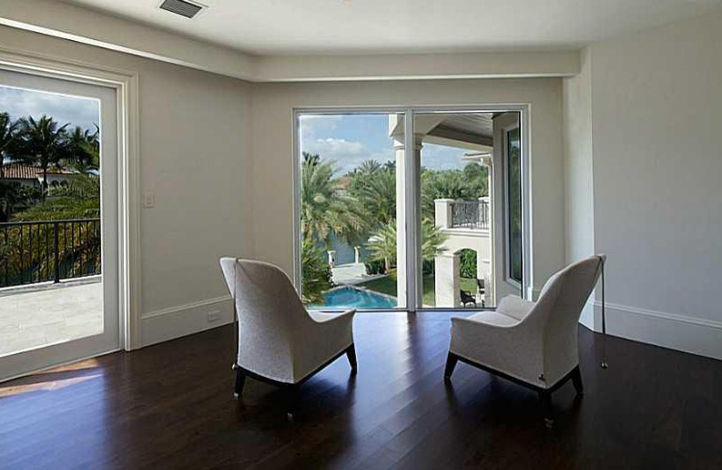 Transitional home design photo in Miami