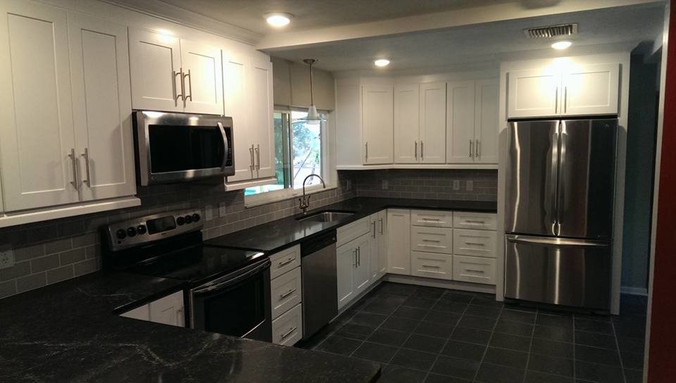 Mid-sized transitional u-shaped ceramic tile and black floor eat-in kitchen photo in Miami with shaker cabinets, white cabinets, laminate countertops, gray backsplash, stainless steel appliances, a peninsula, an undermount sink, subway tile backsplash and black countertops