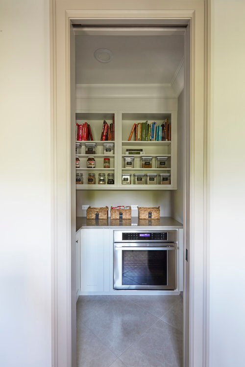 Transitional kitchen photo in Chicago