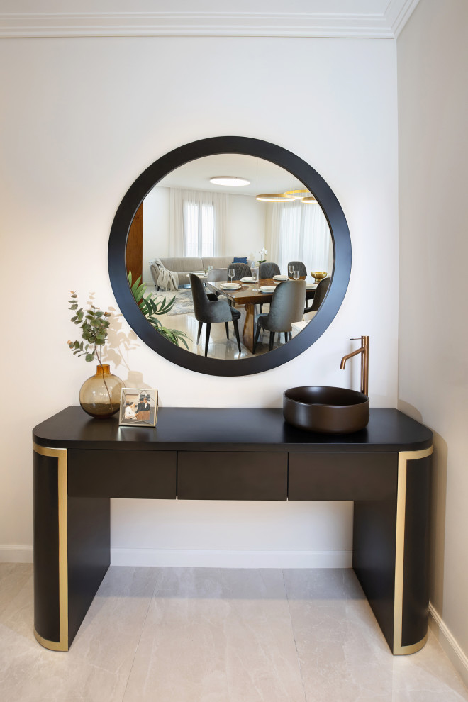 Entryway - transitional entryway idea in Tel Aviv