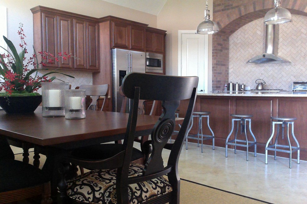Transitional home design photo in Houston