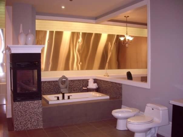 Eclectic home design photo in Toronto