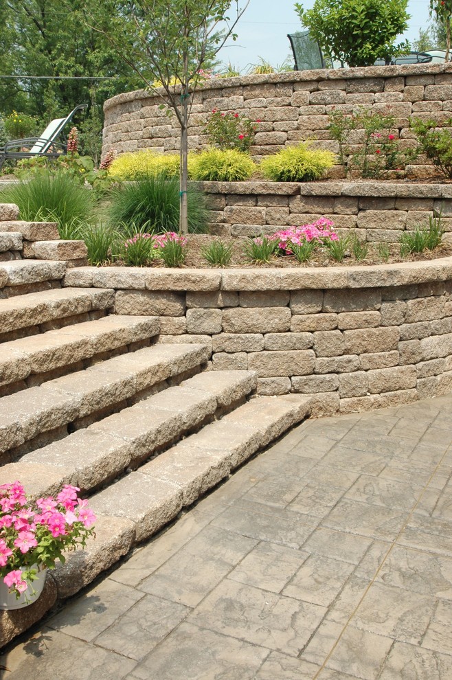 Design ideas for a traditional garden in St Louis.