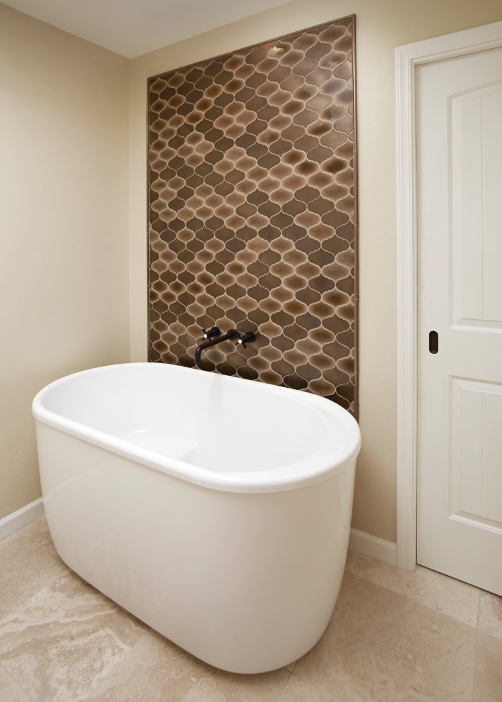 Transitional home design photo in Phoenix