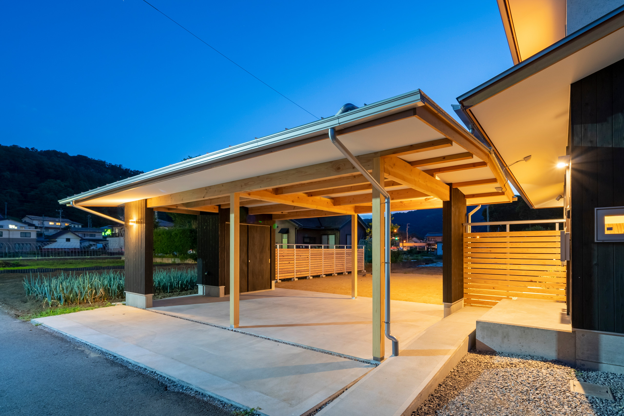 和モダンなおしゃれなガレージの画像 75選 - 2026 年 6月 | Houzz (ハウズ)