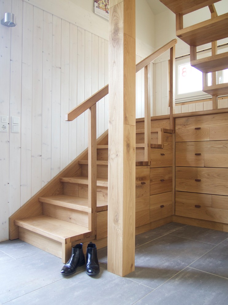 Mid-sized contemporary wood u-shaped staircase in Dusseldorf with wood risers and wood railing.