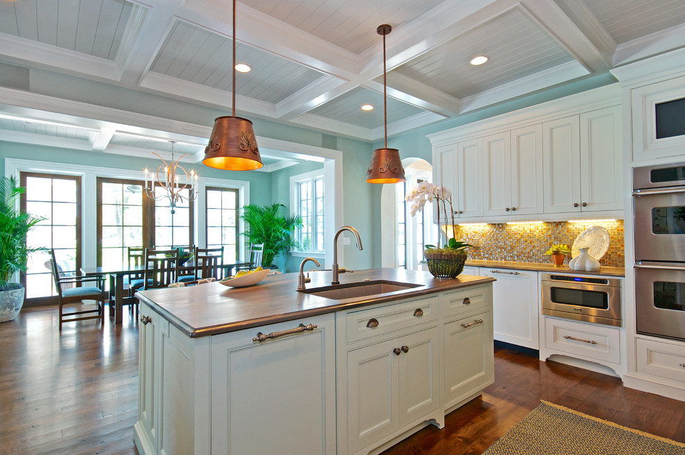 Example of an island style kitchen design in Jacksonville