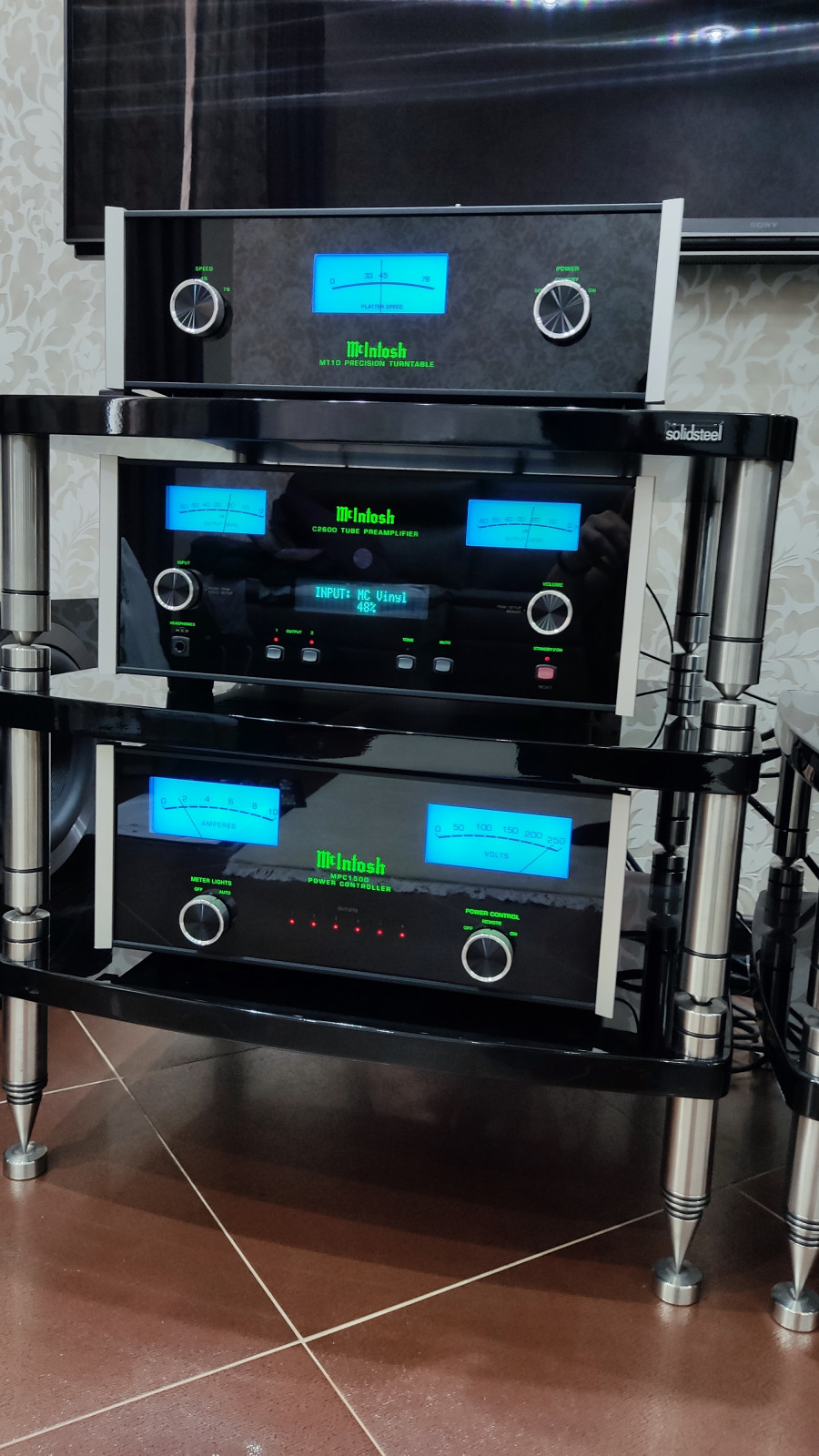 Интерьерное решение. Улучшение аудио-видео системы в готовом помещении.