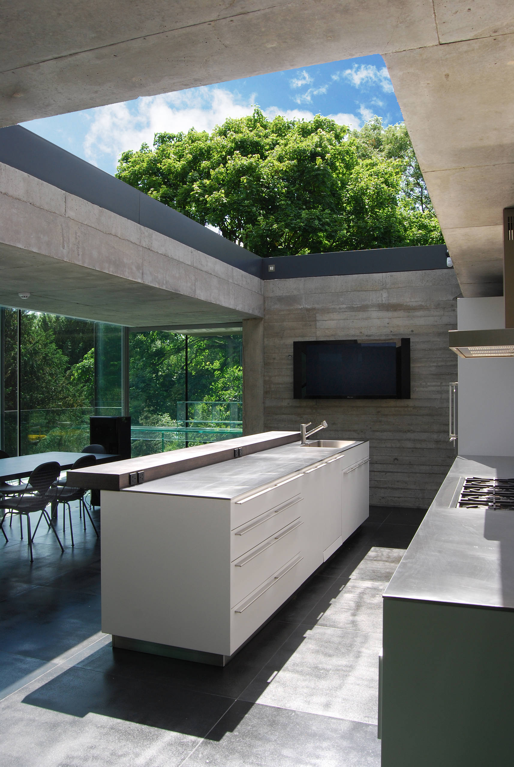 Houzz Tour: A Most Unlikely Setting for a Contemporary London Home