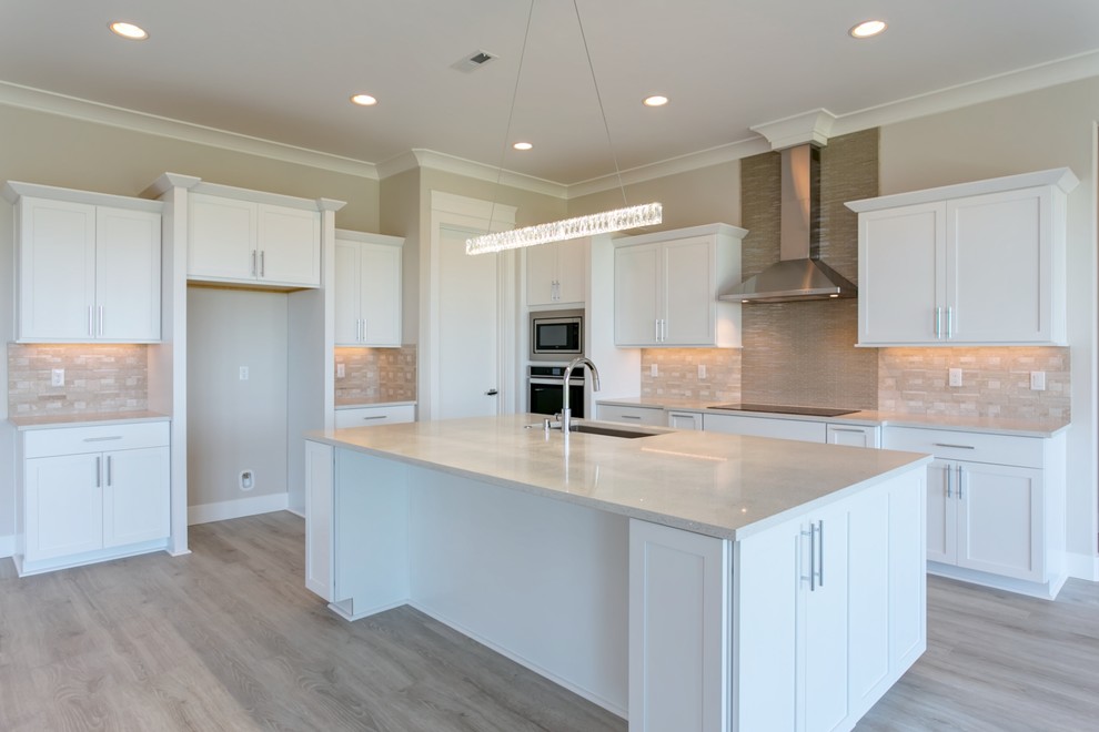 Kitchen - transitional kitchen idea in Seattle