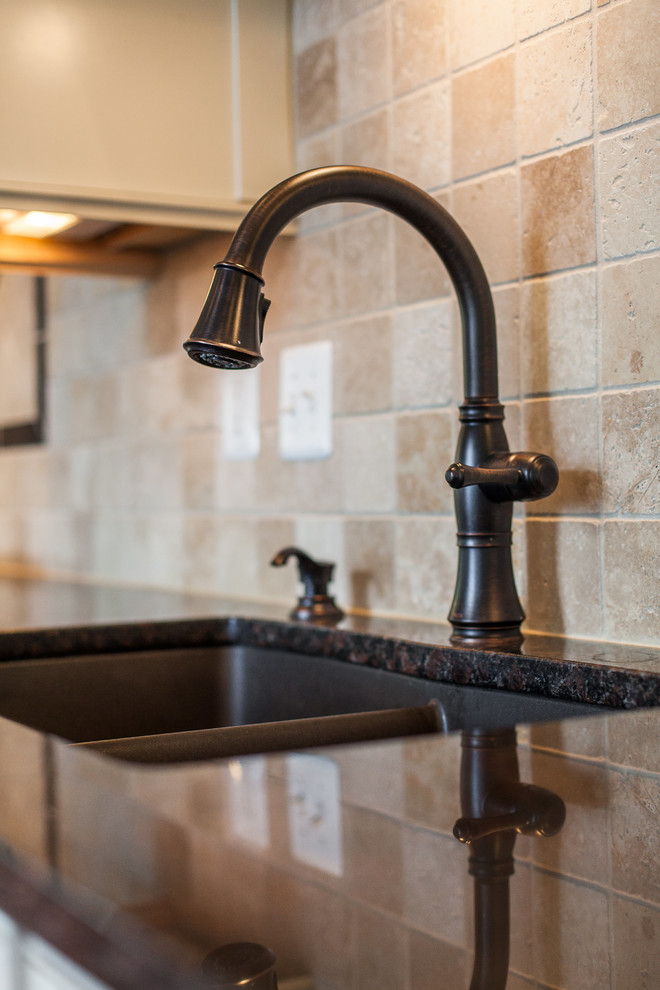 Example of a transitional kitchen design in DC Metro