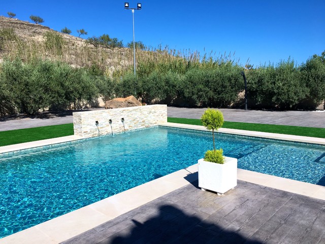 PISCINA MODERNA moderno-piscina