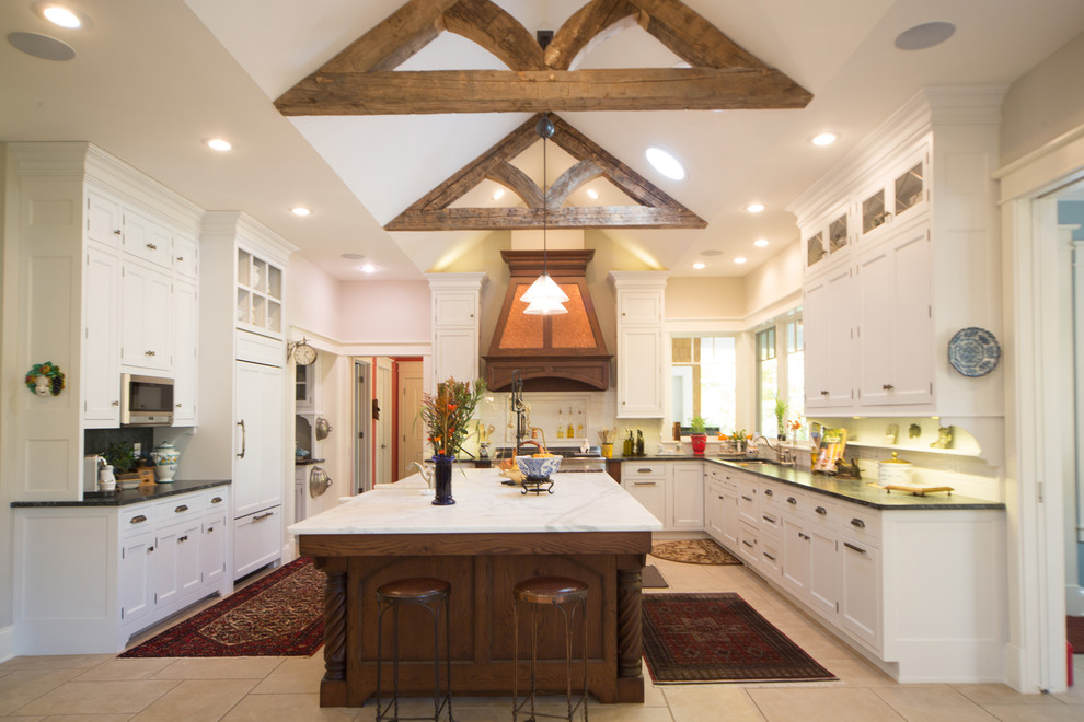 Example of a mountain style u-shaped open concept kitchen design in Chicago with a farmhouse sink and white cabinets