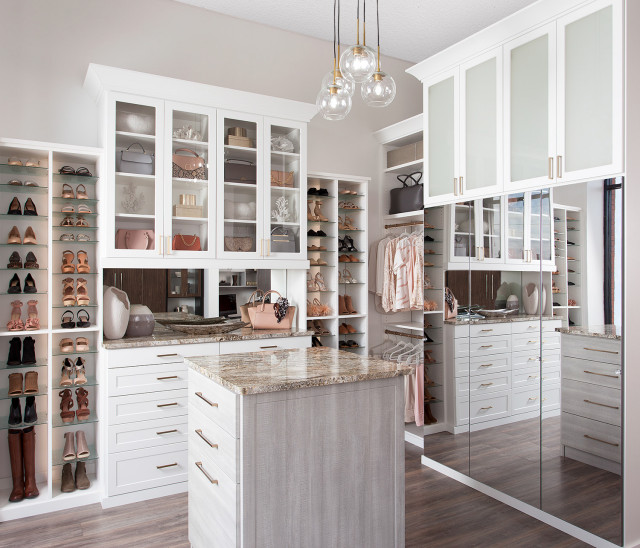 Boutique Walk-In Closet Design trendy-opbevaring-og-garderobe