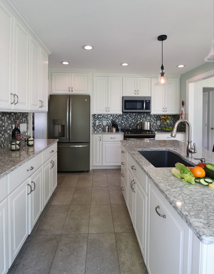 Example of a transitional kitchen design in Cincinnati