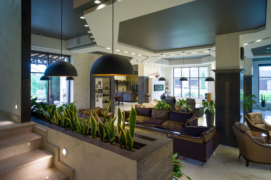 Дом с водопадом