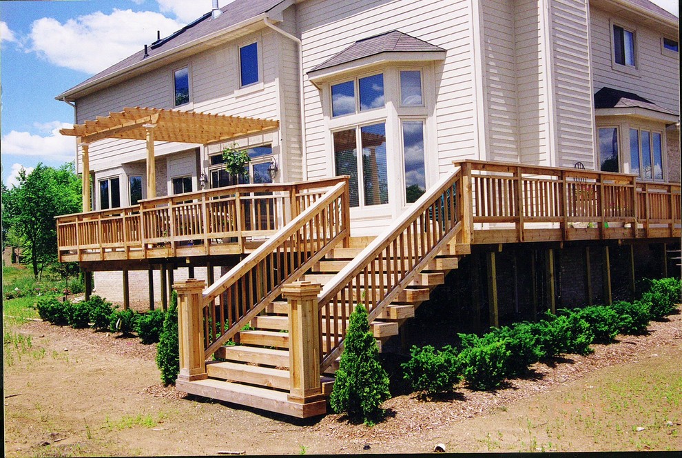 Example of a classic home design design in Detroit