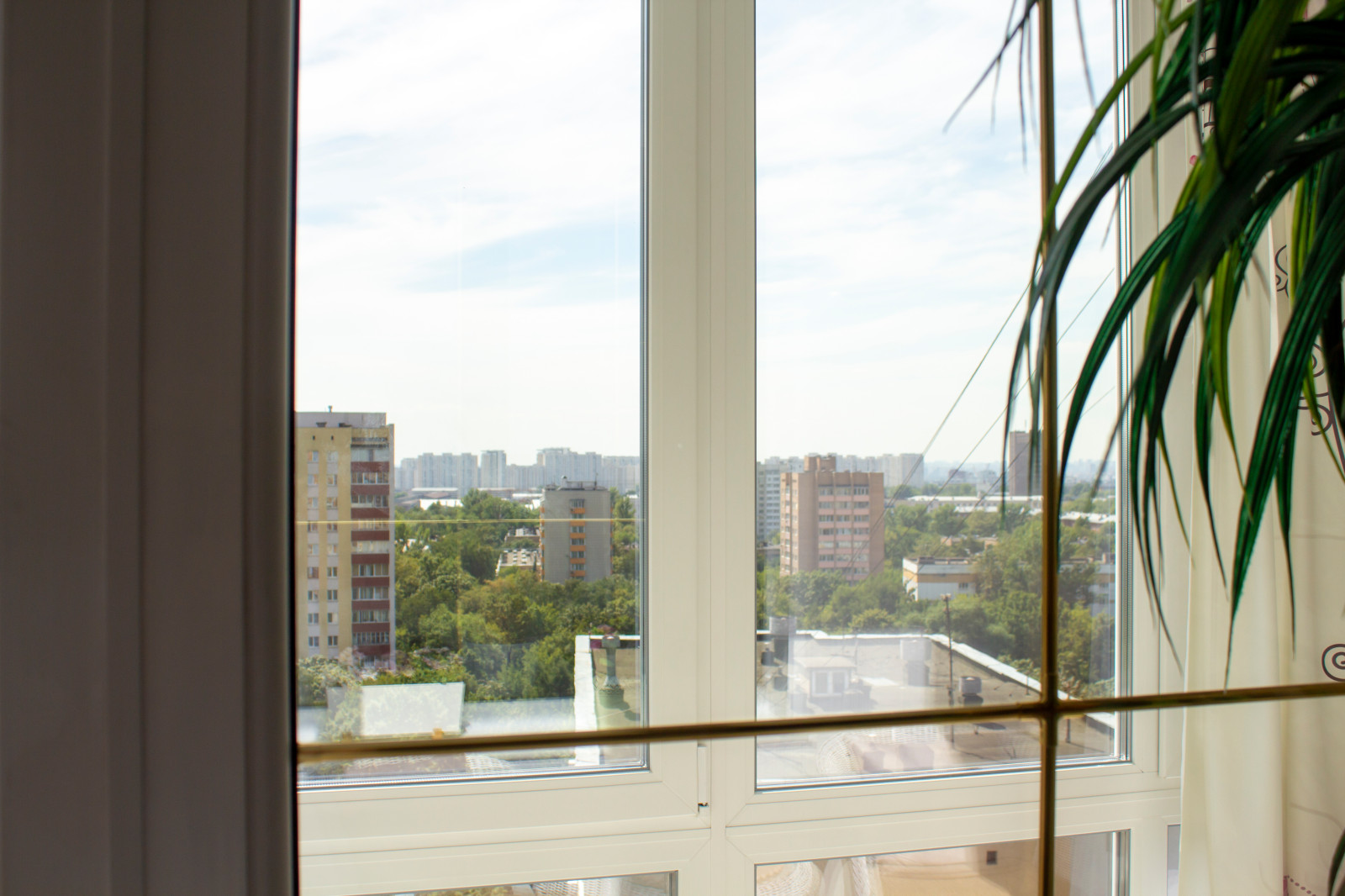 Панорамное остекление балкона и кухонное окно