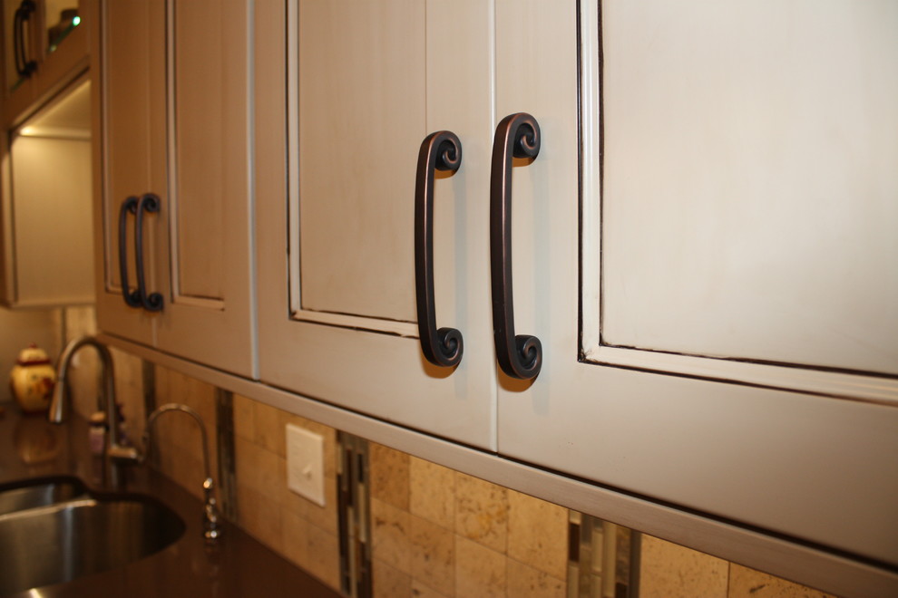Inspiration for a transitional kitchen remodel in Chicago