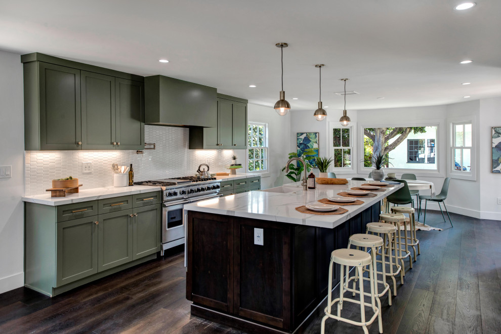 Kitchen - transitional kitchen idea in Los Angeles