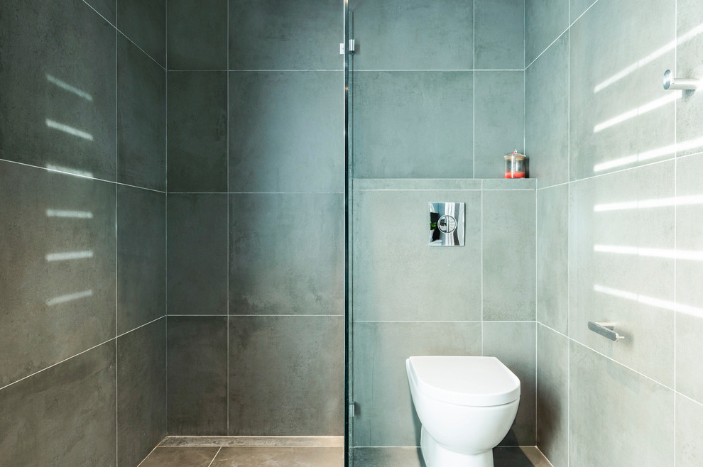 Design ideas for a small contemporary wet room bathroom in Sydney with a one-piece toilet, ceramic tile, grey walls, ceramic floors, grey floor and an open shower.