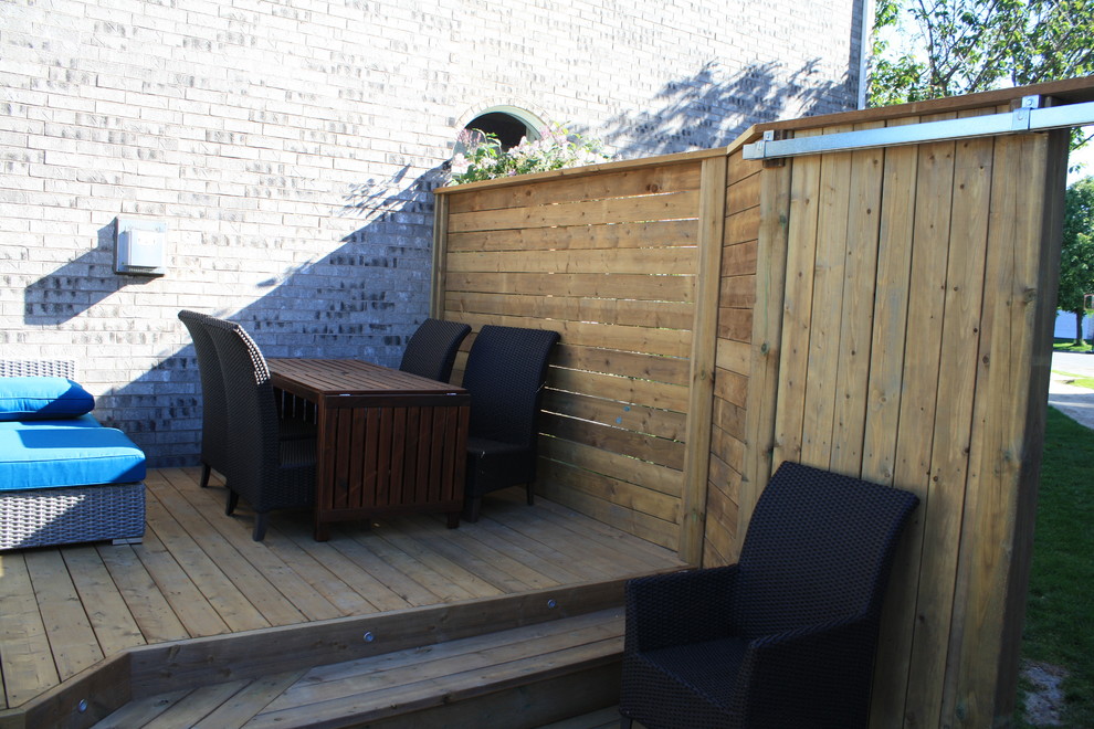 Deck - traditional deck idea in Toronto