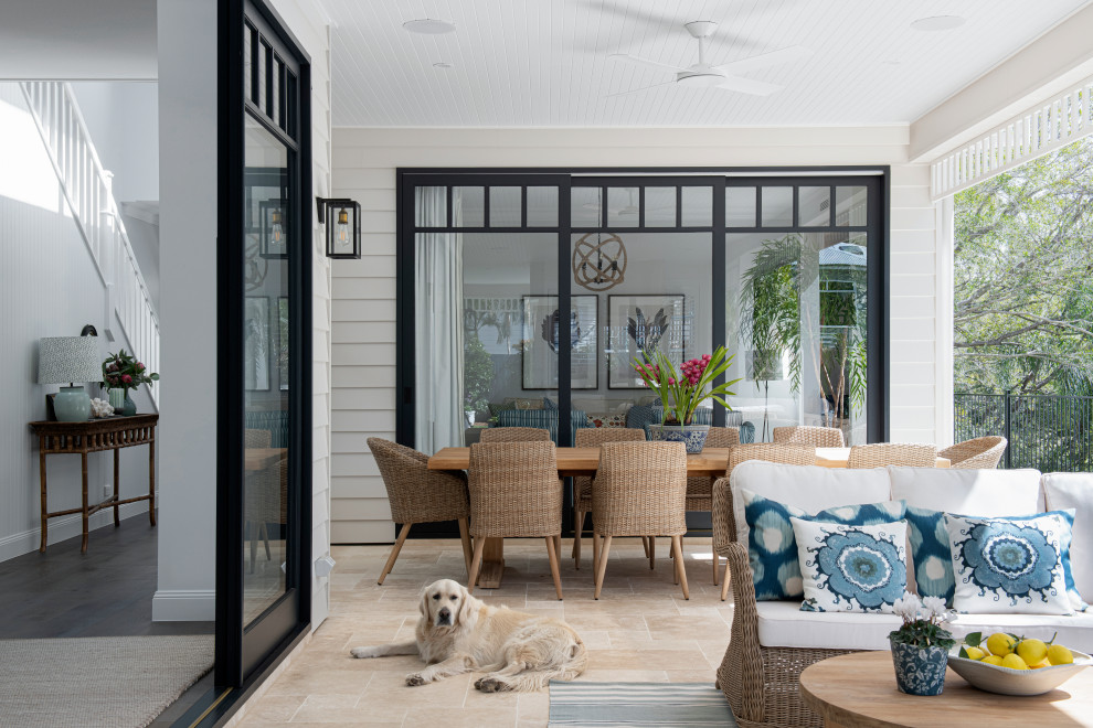 Design ideas for a traditional patio in Brisbane.
